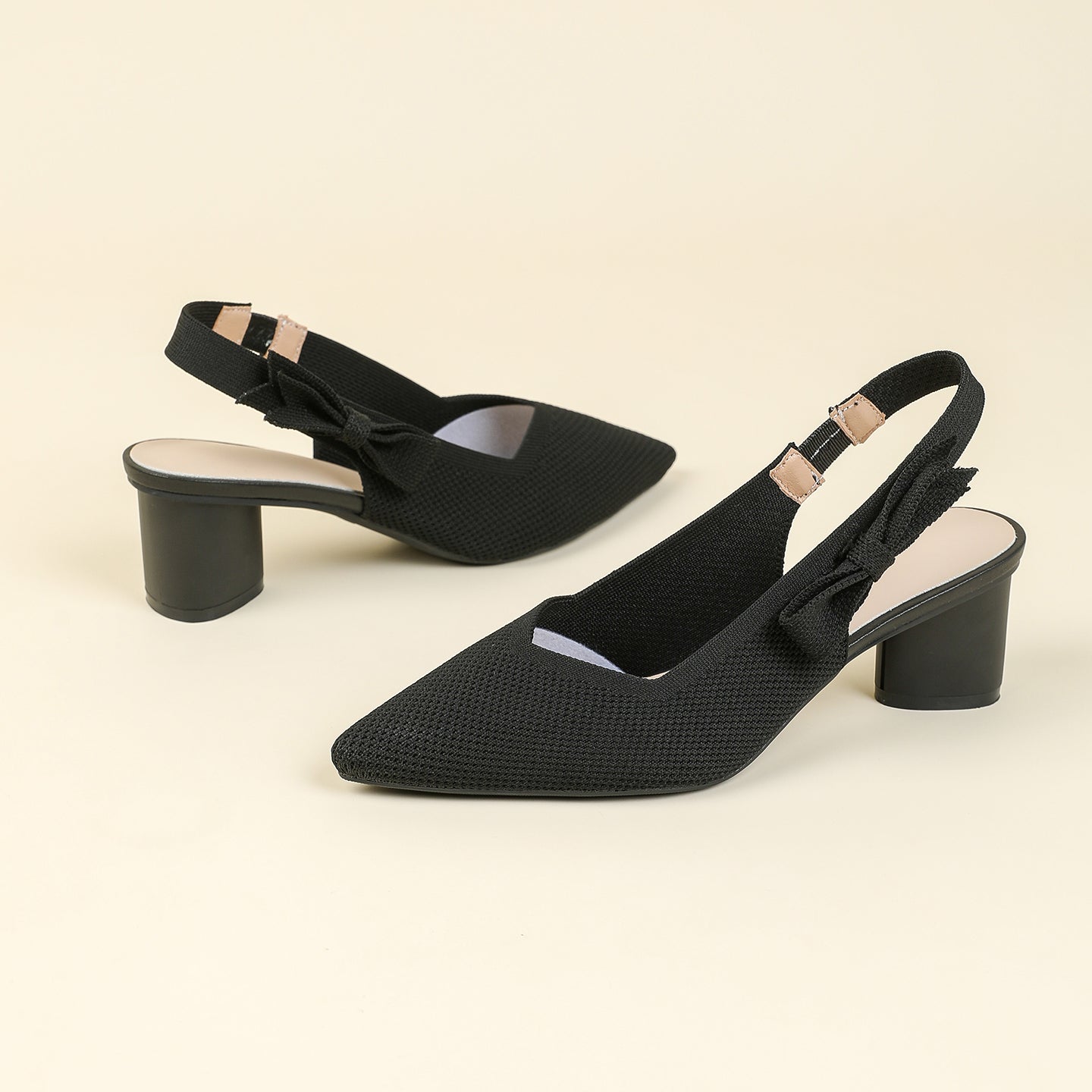 上品な尖頭デザインの後ろリボン付き太ヒールサンダル