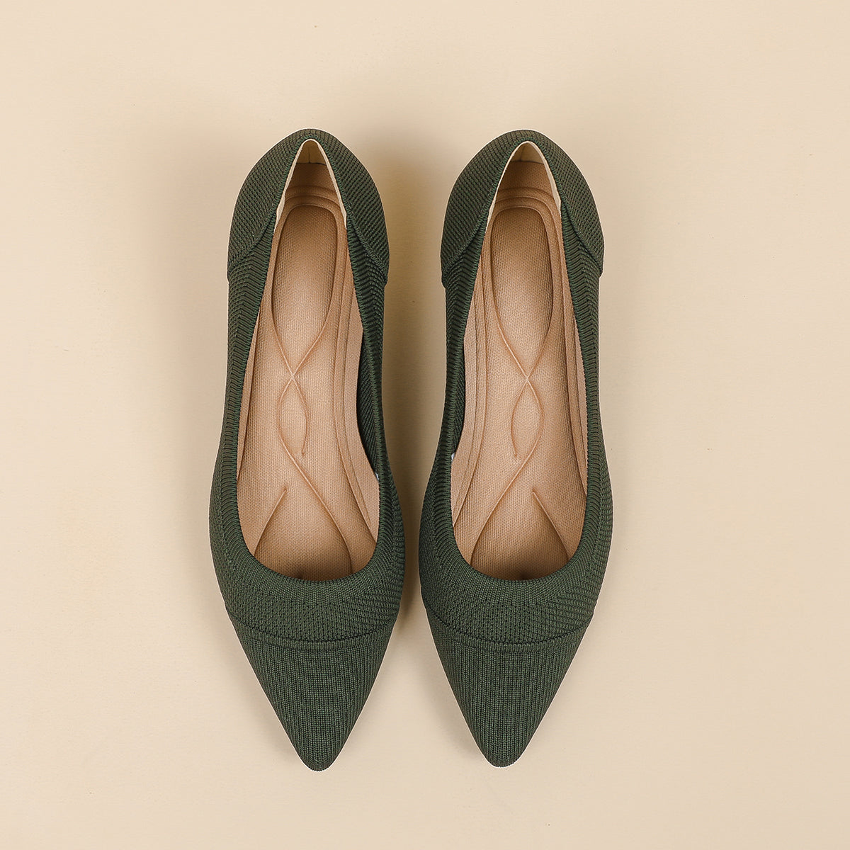 ポインテッドトゥ 浅口 4cmキトゥンヒール パンプス