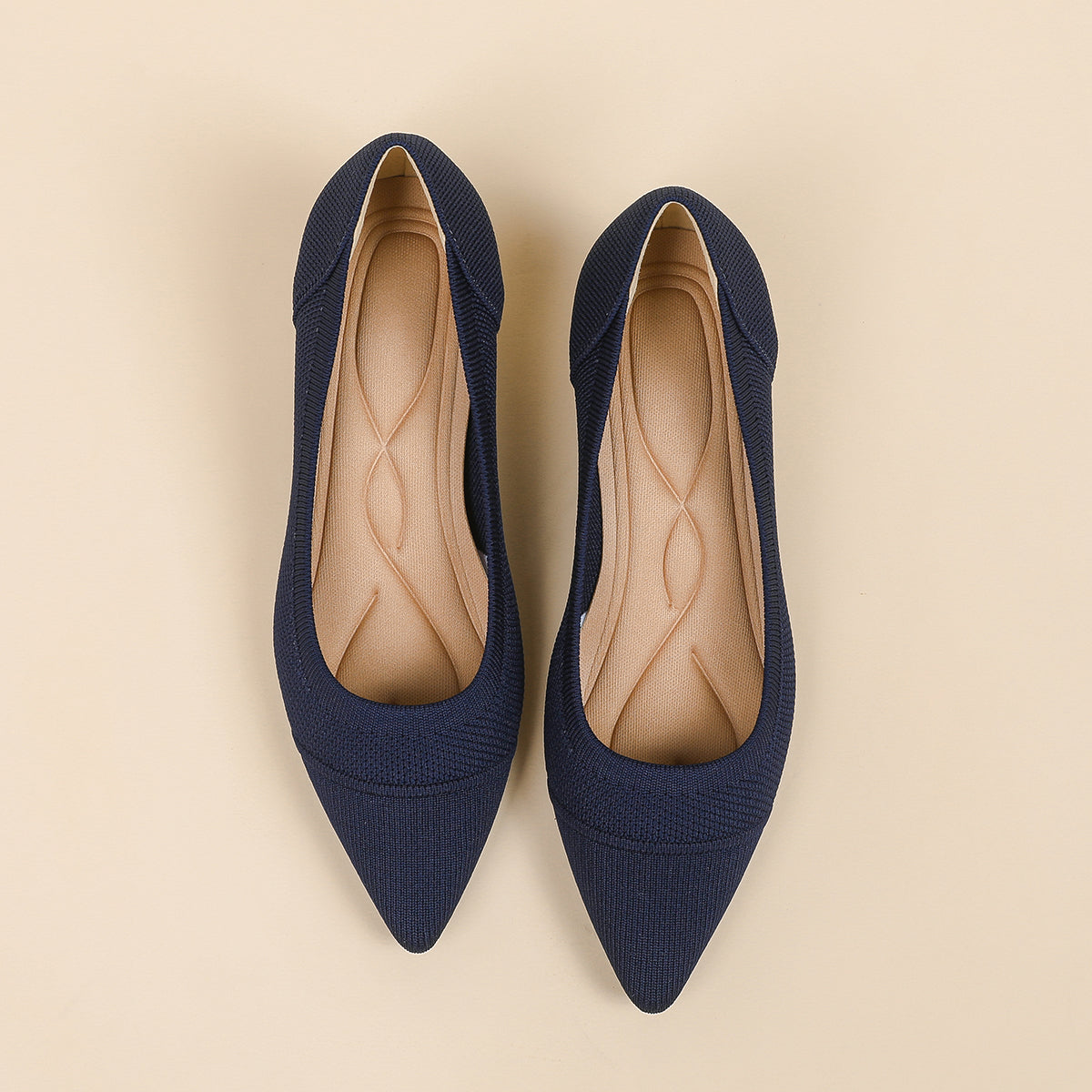 ポインテッドトゥ 浅口 4cmキトゥンヒール パンプス