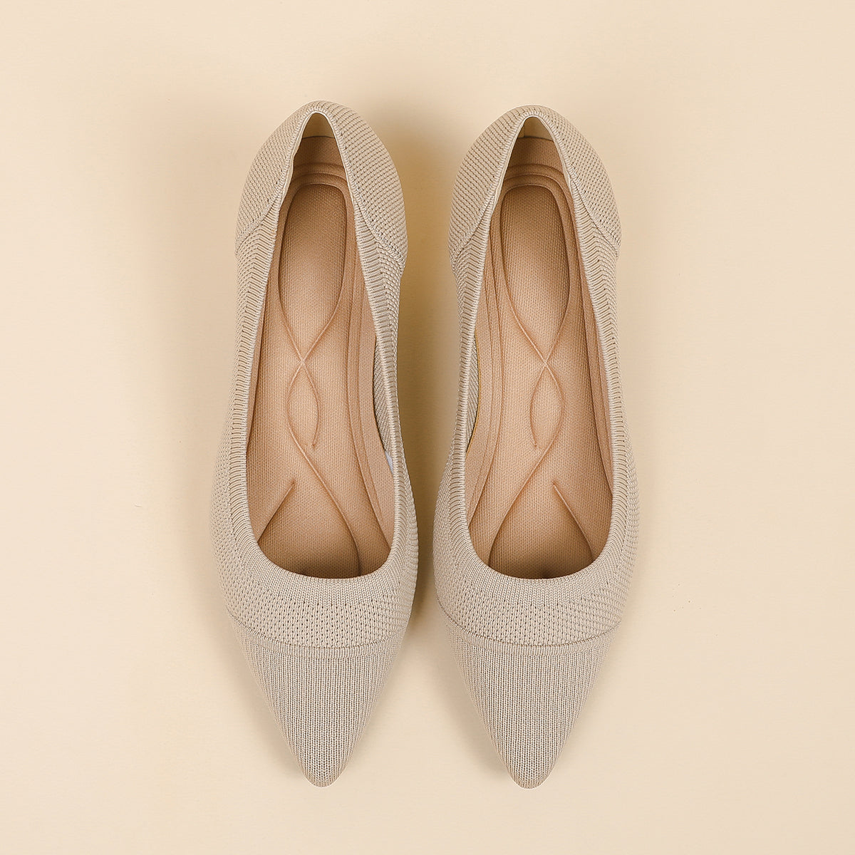 ポインテッドトゥ 浅口 4cmキトゥンヒール パンプス