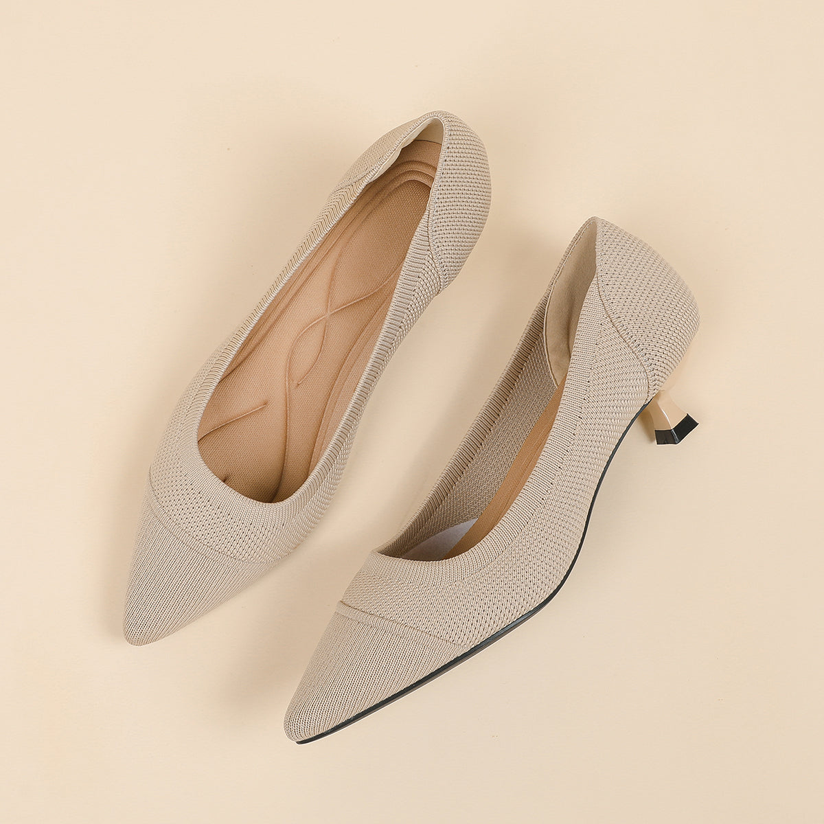 ポインテッドトゥ 浅口 4cmキトゥンヒール パンプス