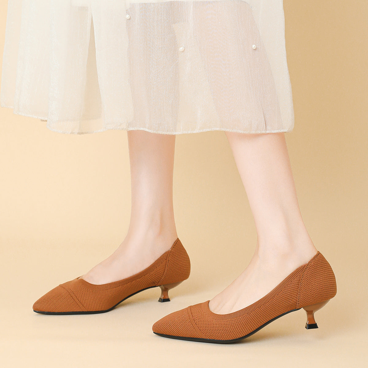 ポインテッドトゥ 浅口 4cmキトゥンヒール パンプス