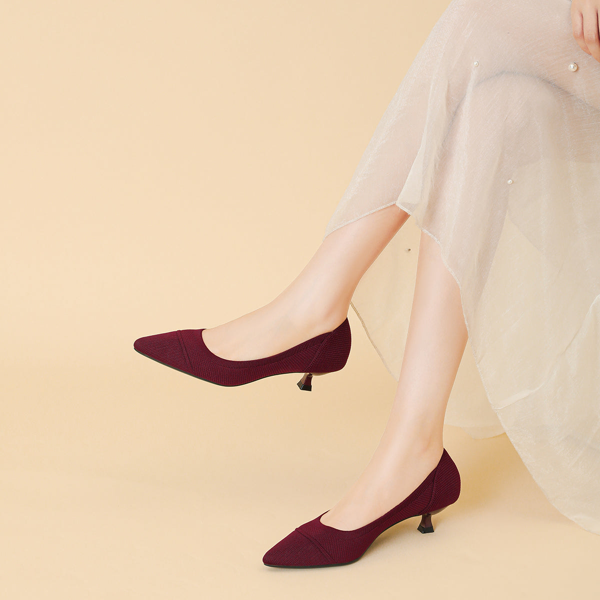 ポインテッドトゥ 浅口 4cmキトゥンヒール パンプス