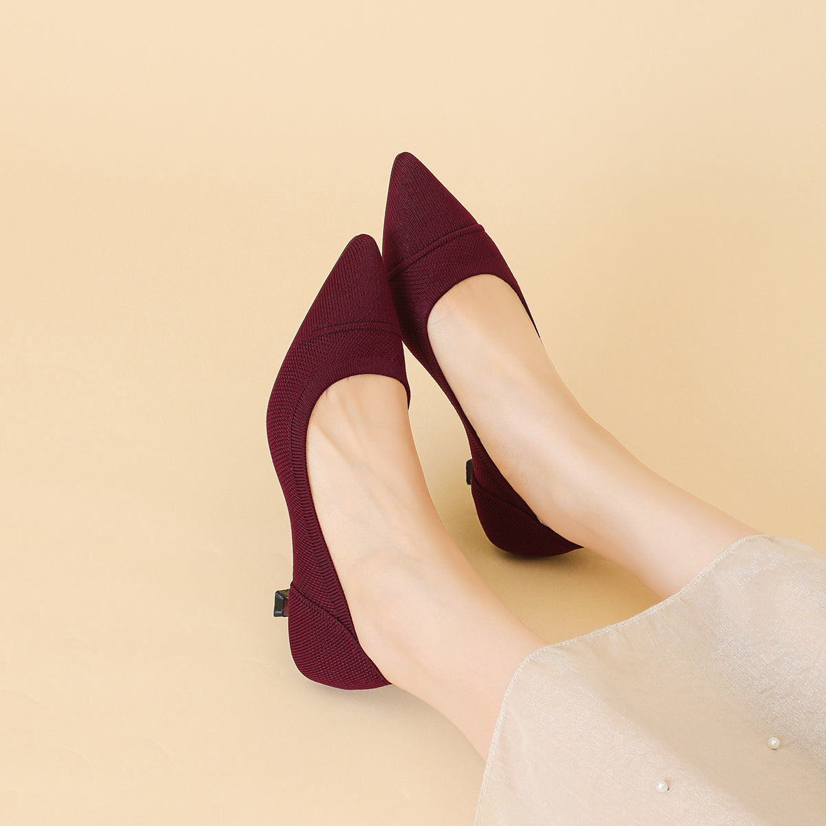 ポインテッドトゥ 浅口 4cmキトゥンヒール パンプス