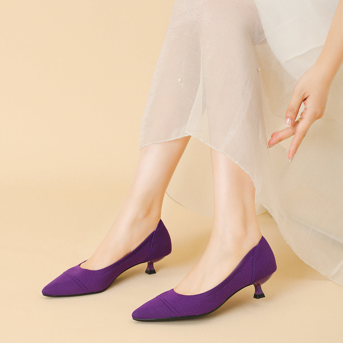 ポインテッドトゥ 浅口 4cmキトゥンヒール パンプス