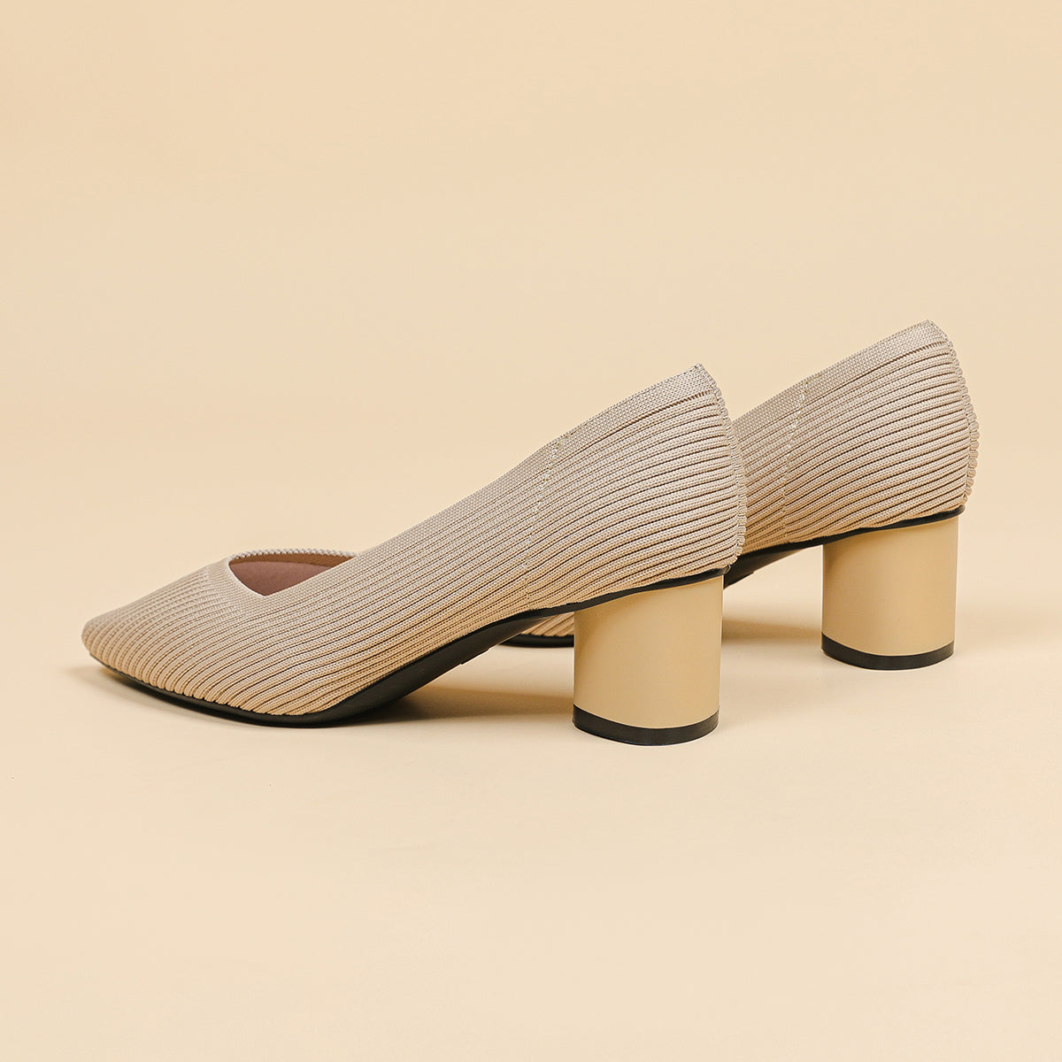 尖トゥVカット太ヒールパンプス（6cmヒール）