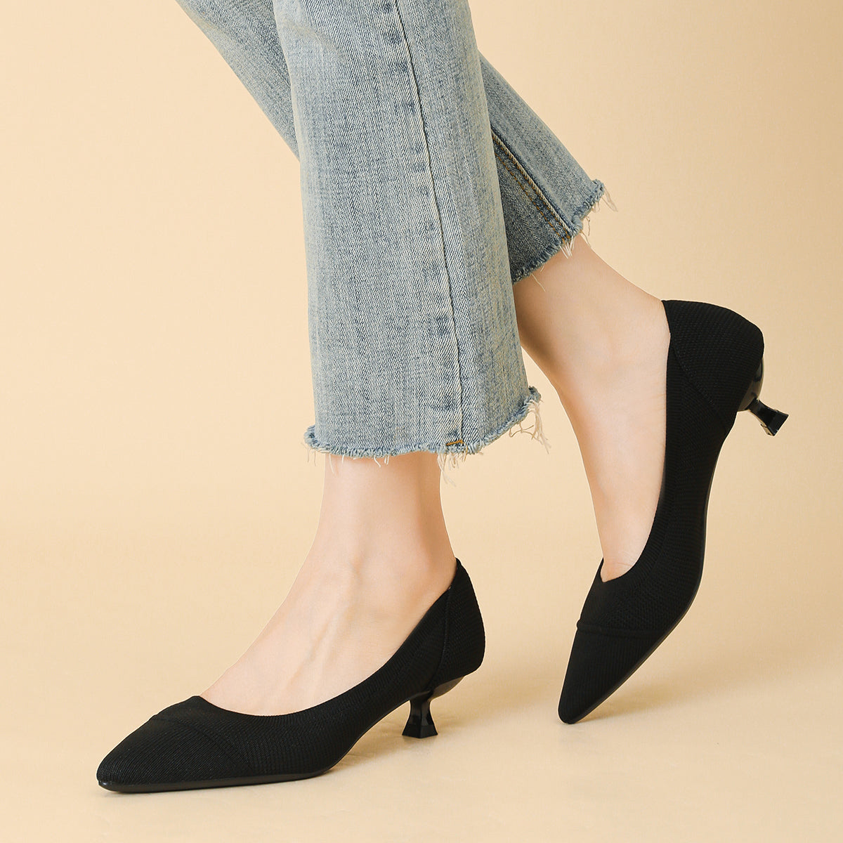 ポインテッドトゥ 浅口 4cmキトゥンヒール パンプス
