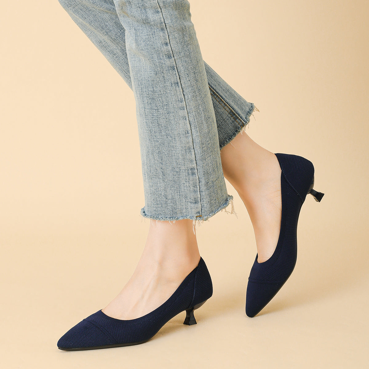 ポインテッドトゥ 浅口 4cmキトゥンヒール パンプス