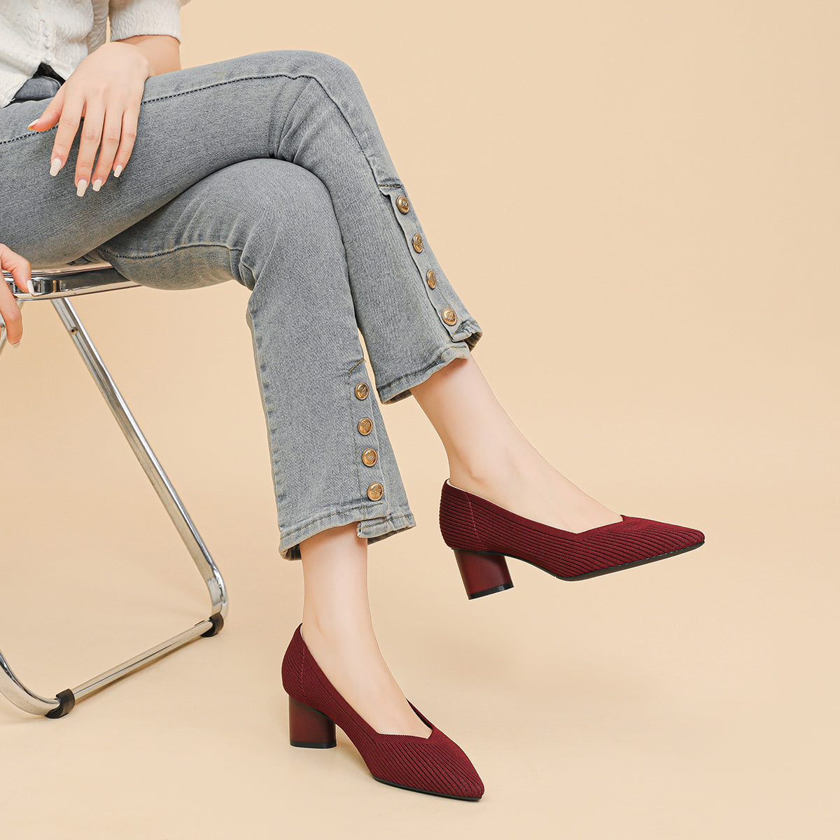 尖トゥVカット太ヒールパンプス（6cmヒール）