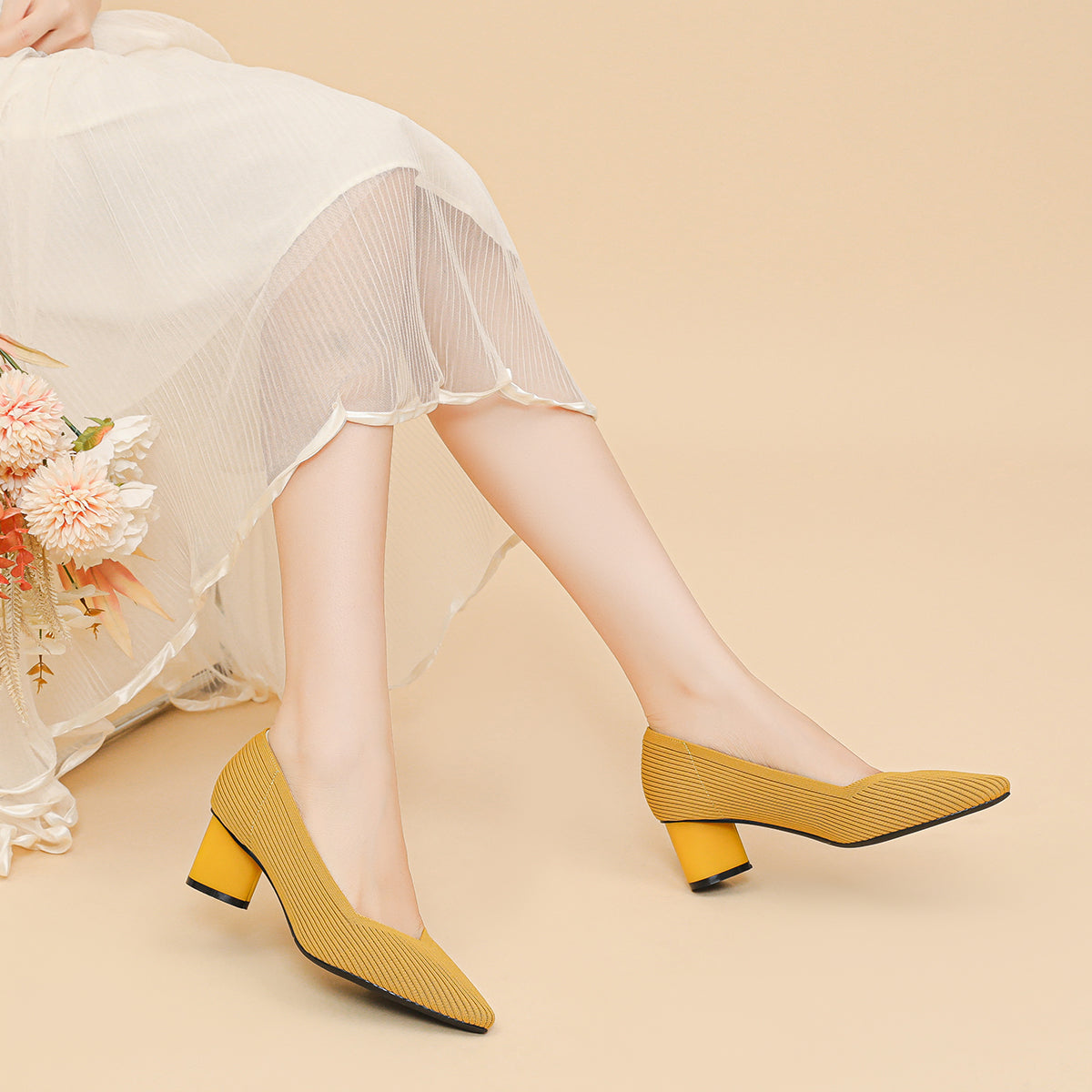 尖トゥVカット太ヒールパンプス（6cmヒール）