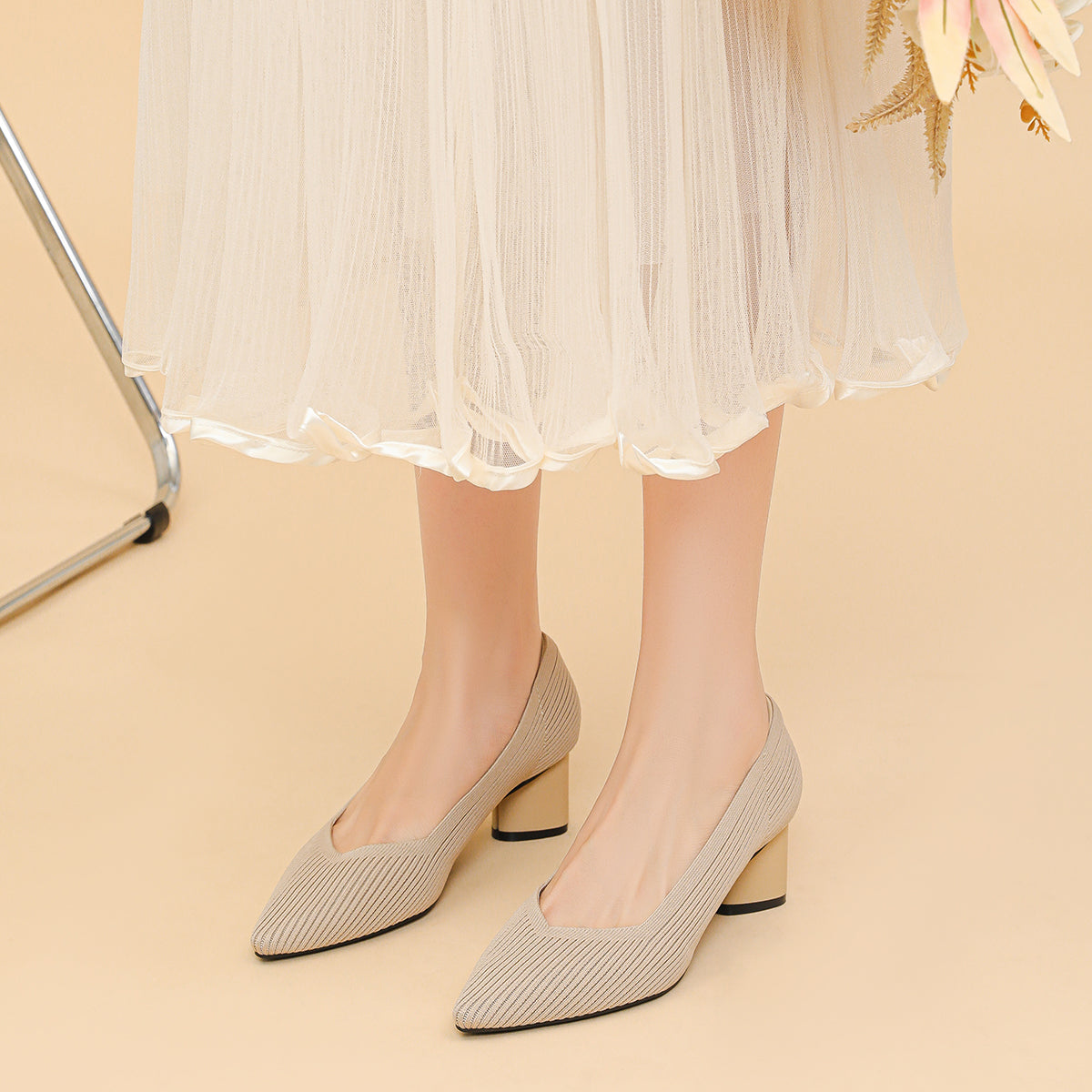 尖トゥVカット太ヒールパンプス（6cmヒール）