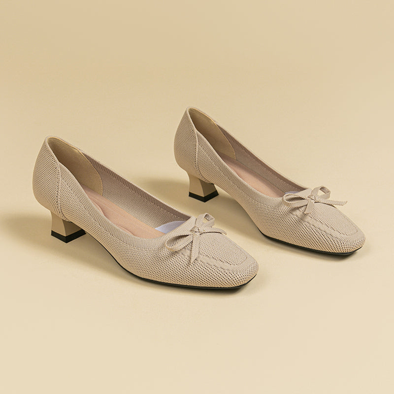 リボン付きスクエアトゥ ミドルヒールパンプス（4cmヒール）