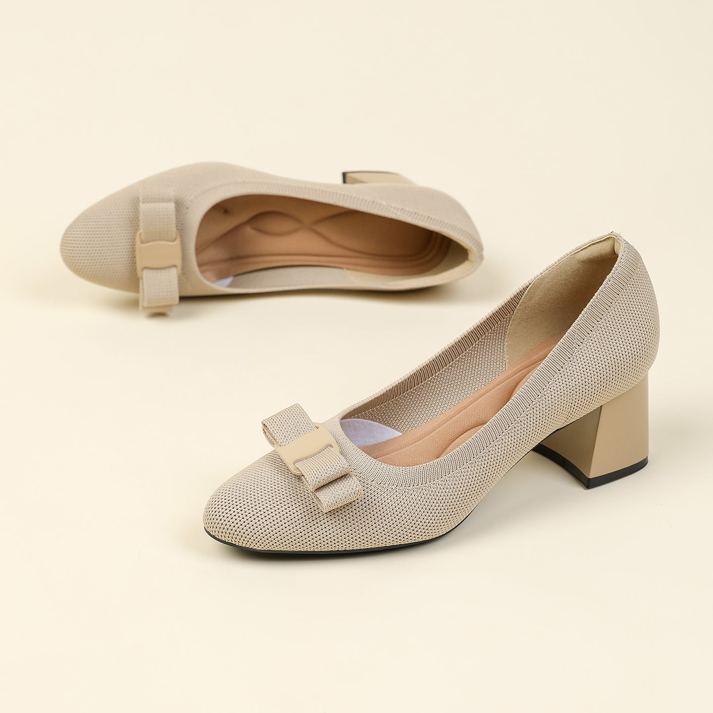 リボン付きチャンキーヒールパンプス