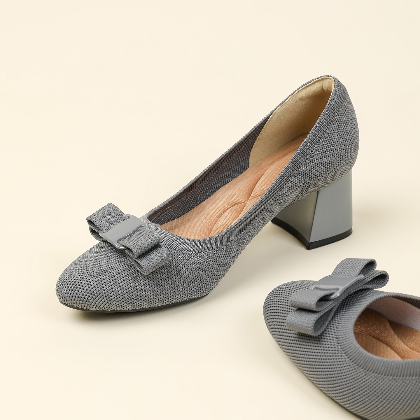 リボン付きチャンキーヒールパンプス