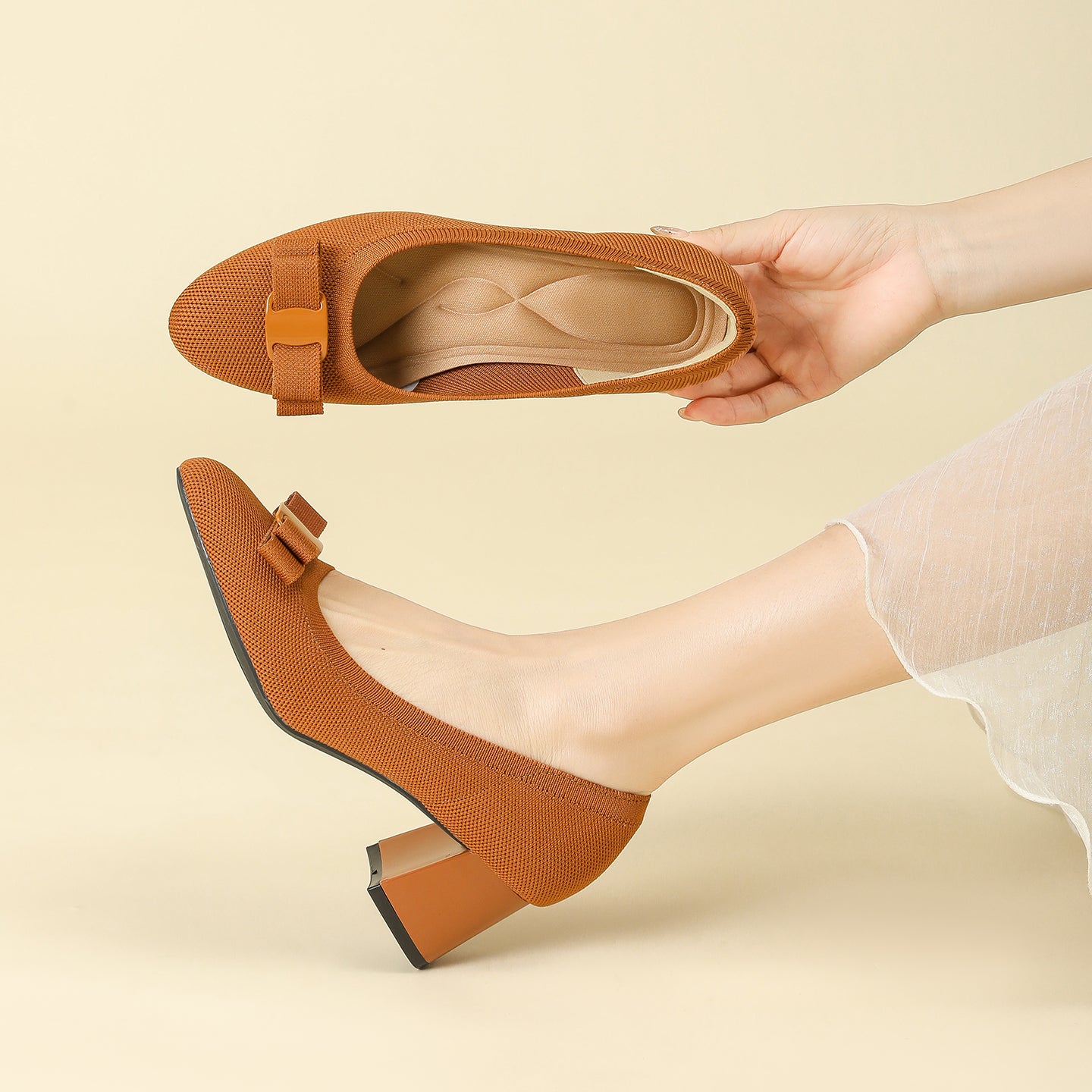 リボン付きチャンキーヒールパンプス