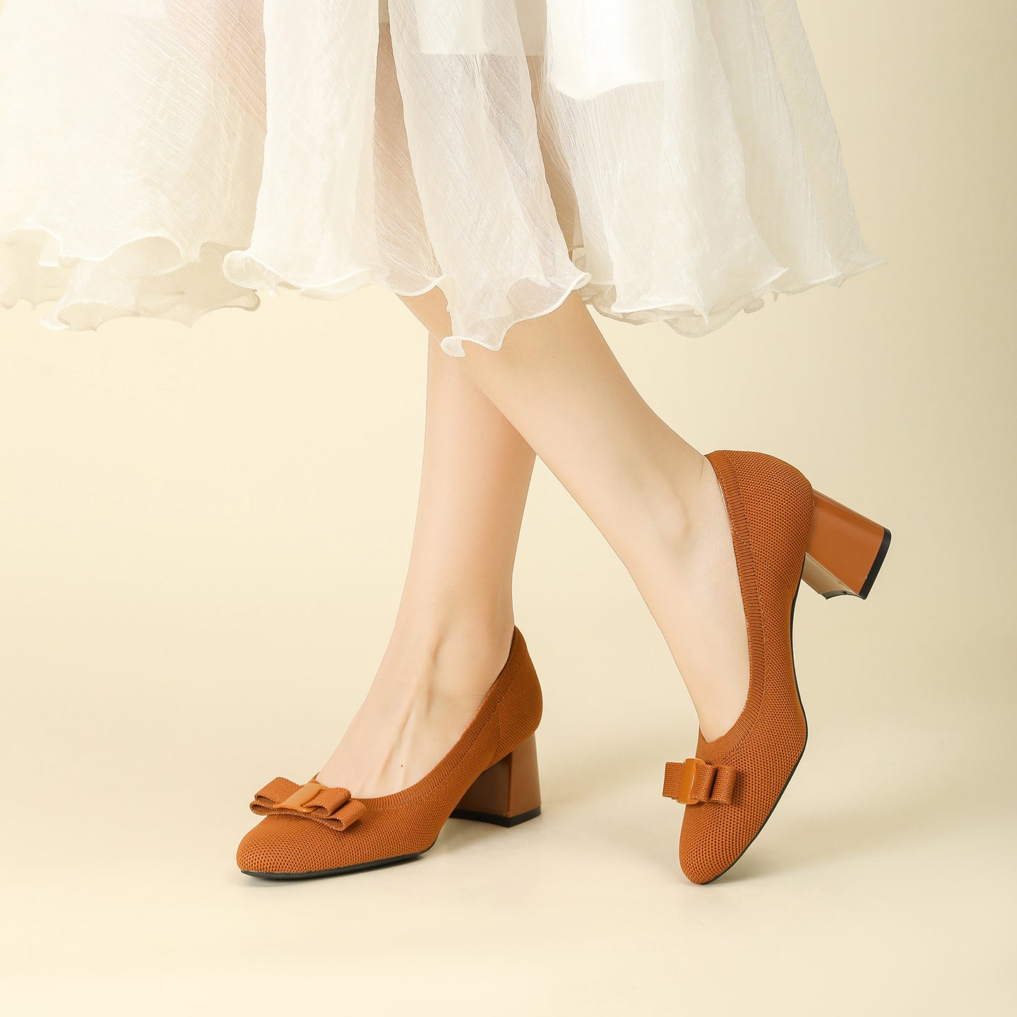 リボン付きチャンキーヒールパンプス