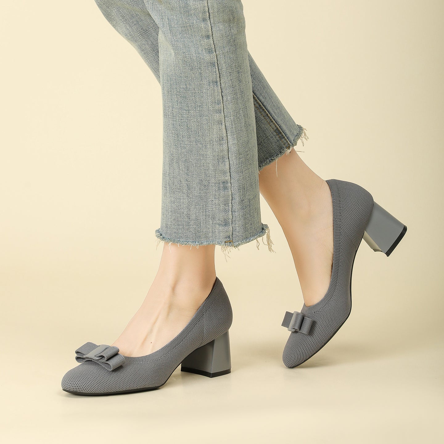 リボン付きチャンキーヒールパンプス