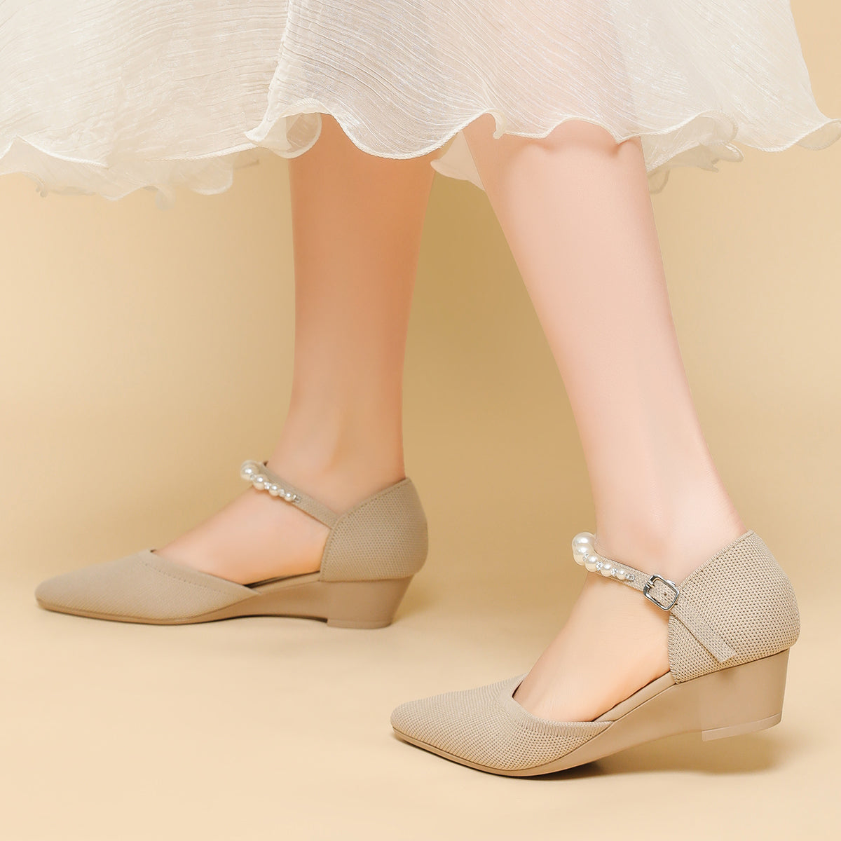 尖頭パールストラップウェッジヒールシューズ