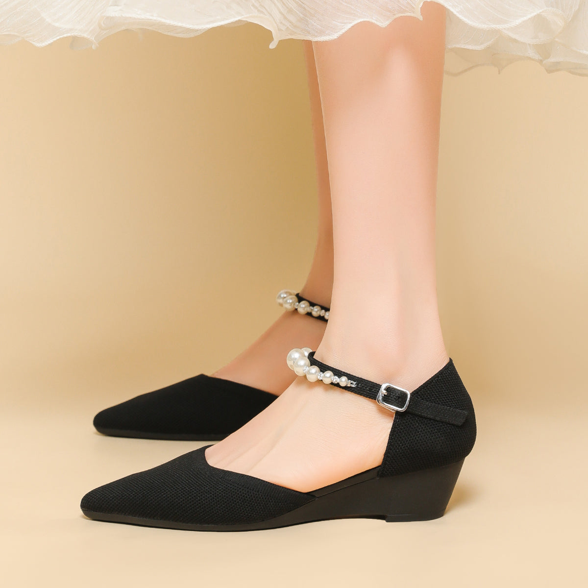 尖頭パールストラップウェッジヒールシューズ