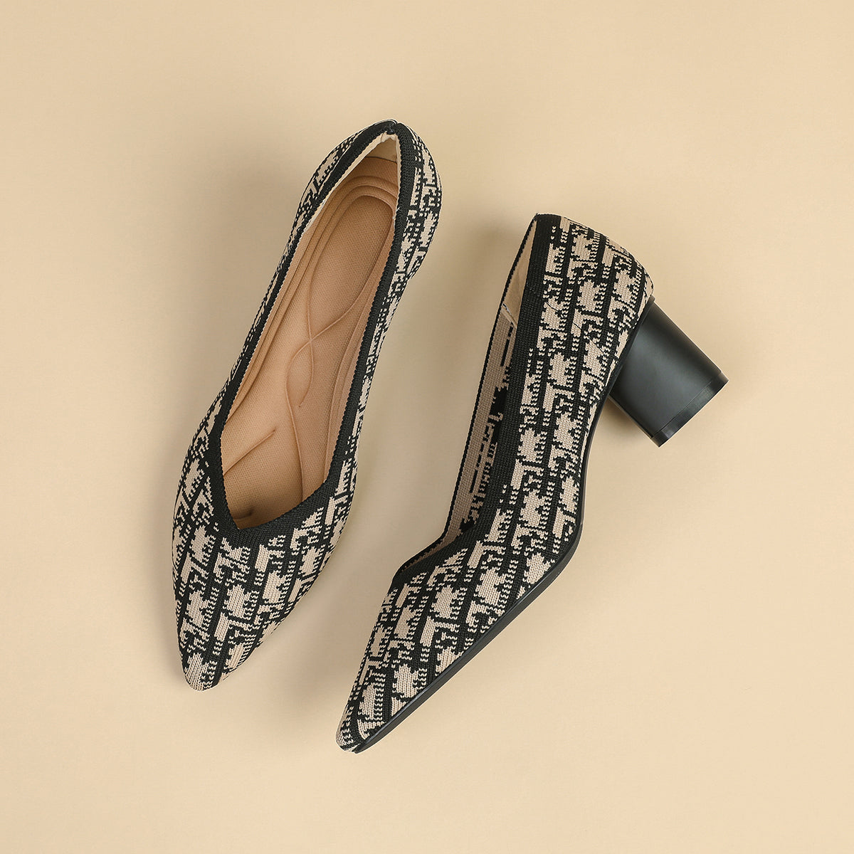 尖トゥVカット太ヒールパンプス（6cmヒール）