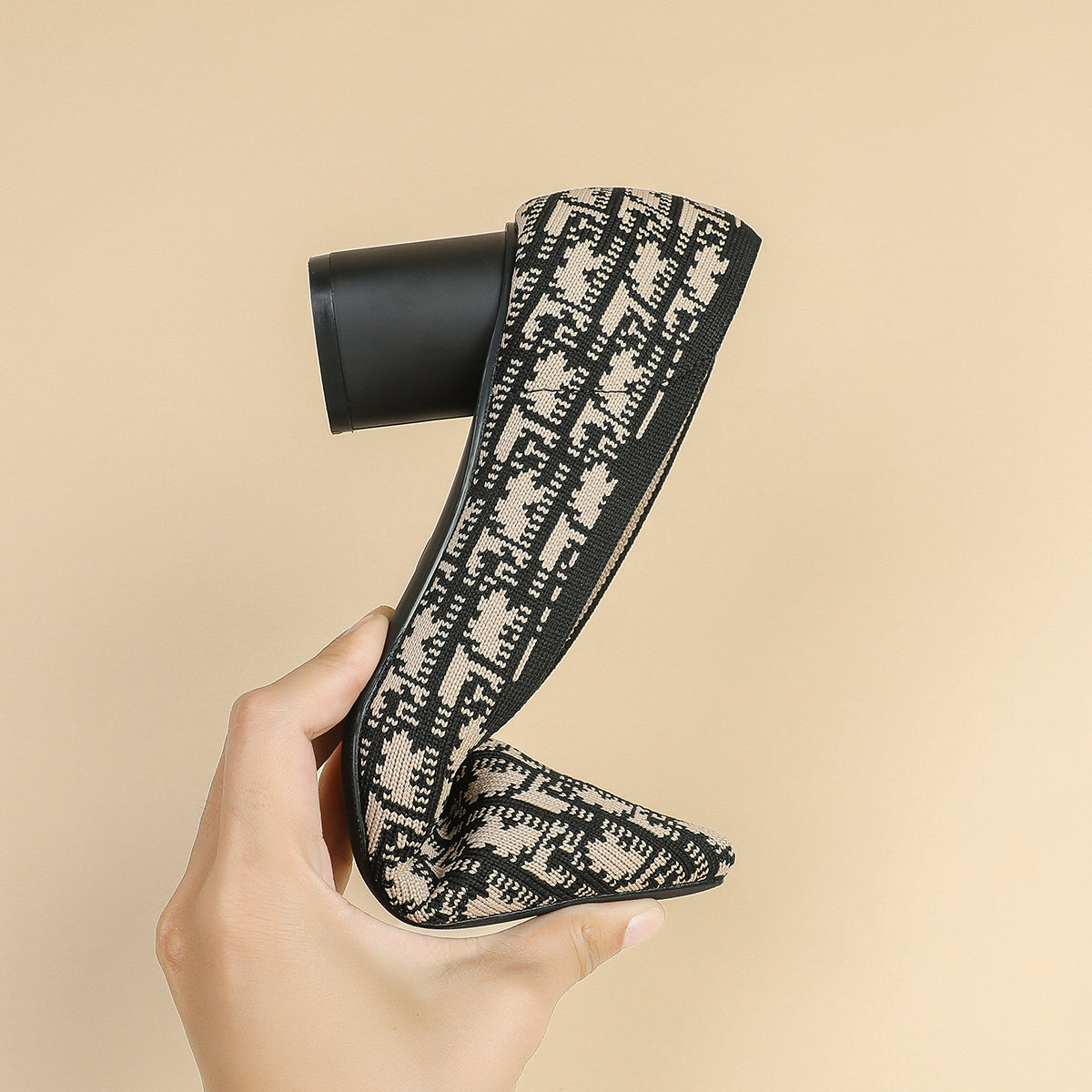 尖トゥVカット太ヒールパンプス（6cmヒール）