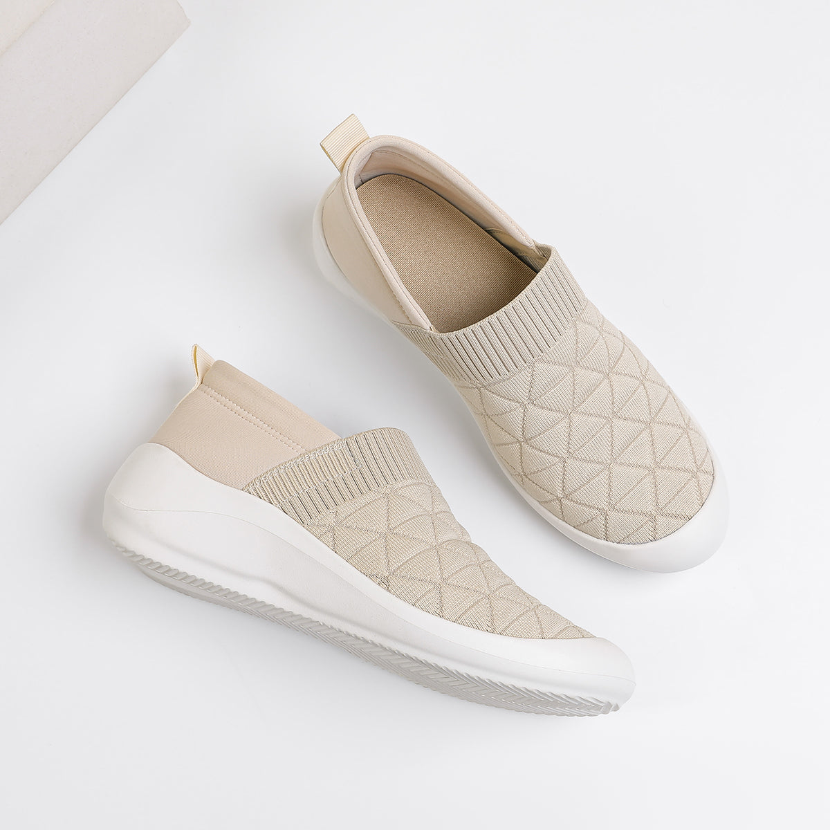 厚底軽量ウェッジスニーカー 包頭タイプ レディース