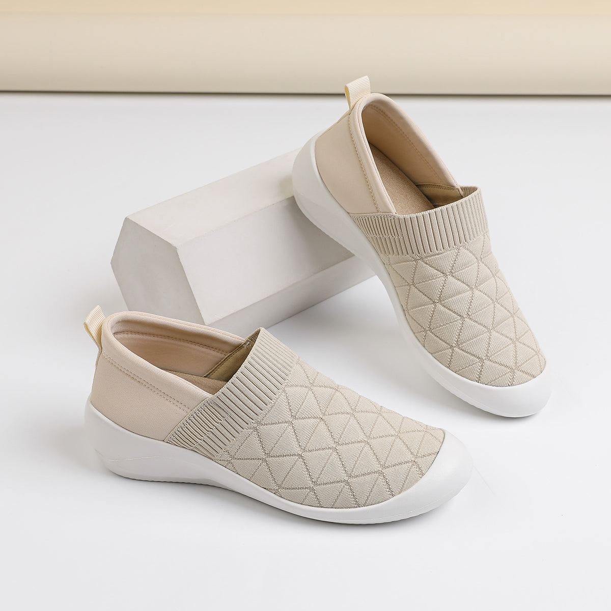 厚底軽量ウェッジスニーカー 包頭タイプ レディース