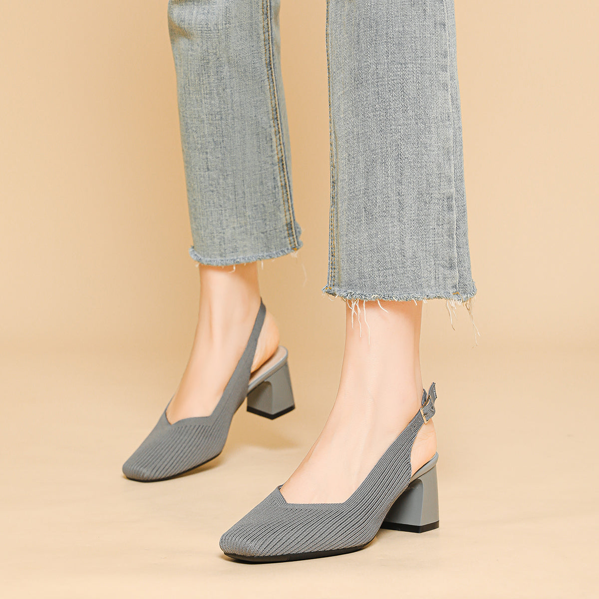 方頭後ろストラップ太ヒールサンダル（5.5cmヒール）