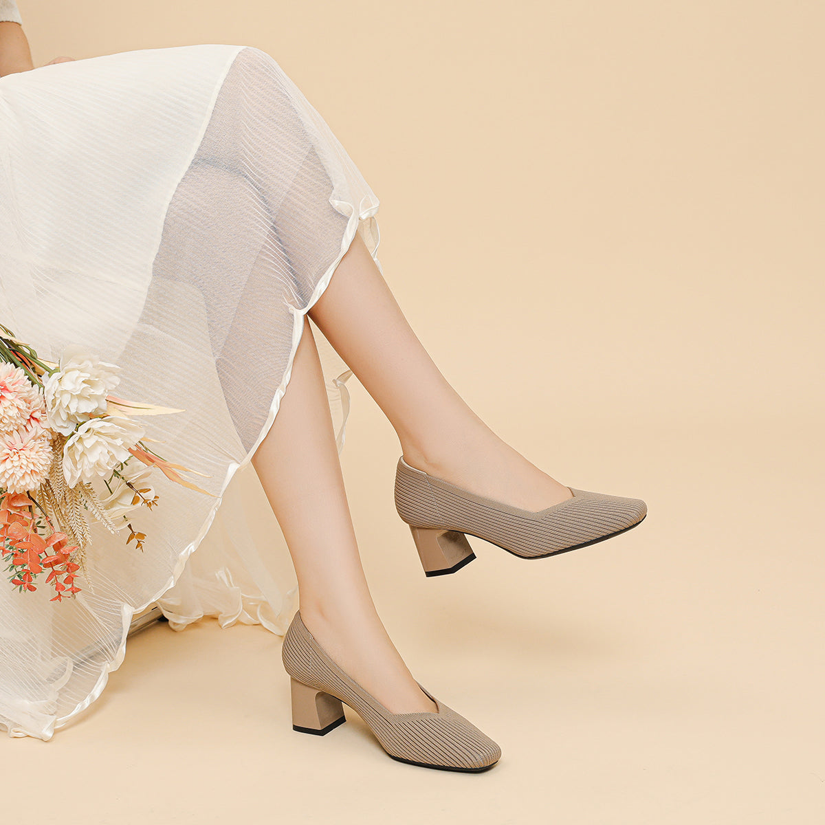 スクエアトゥVカット粗ヒールパンプス（6cmハイヒール）