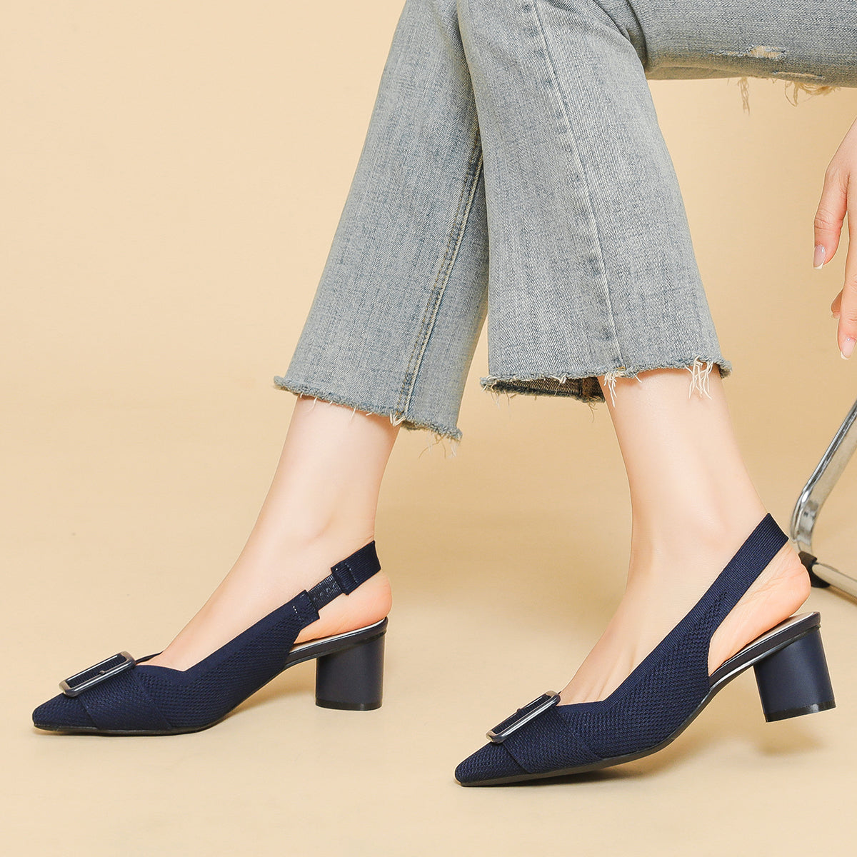 ポインテッドトゥ 浅口 太ヒールサンダル