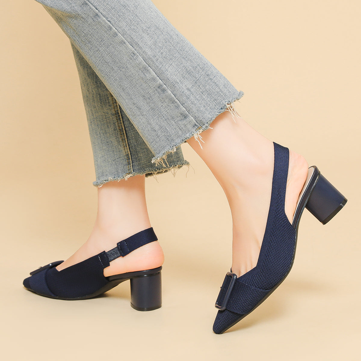 ポインテッドトゥ 浅口 太ヒールサンダル