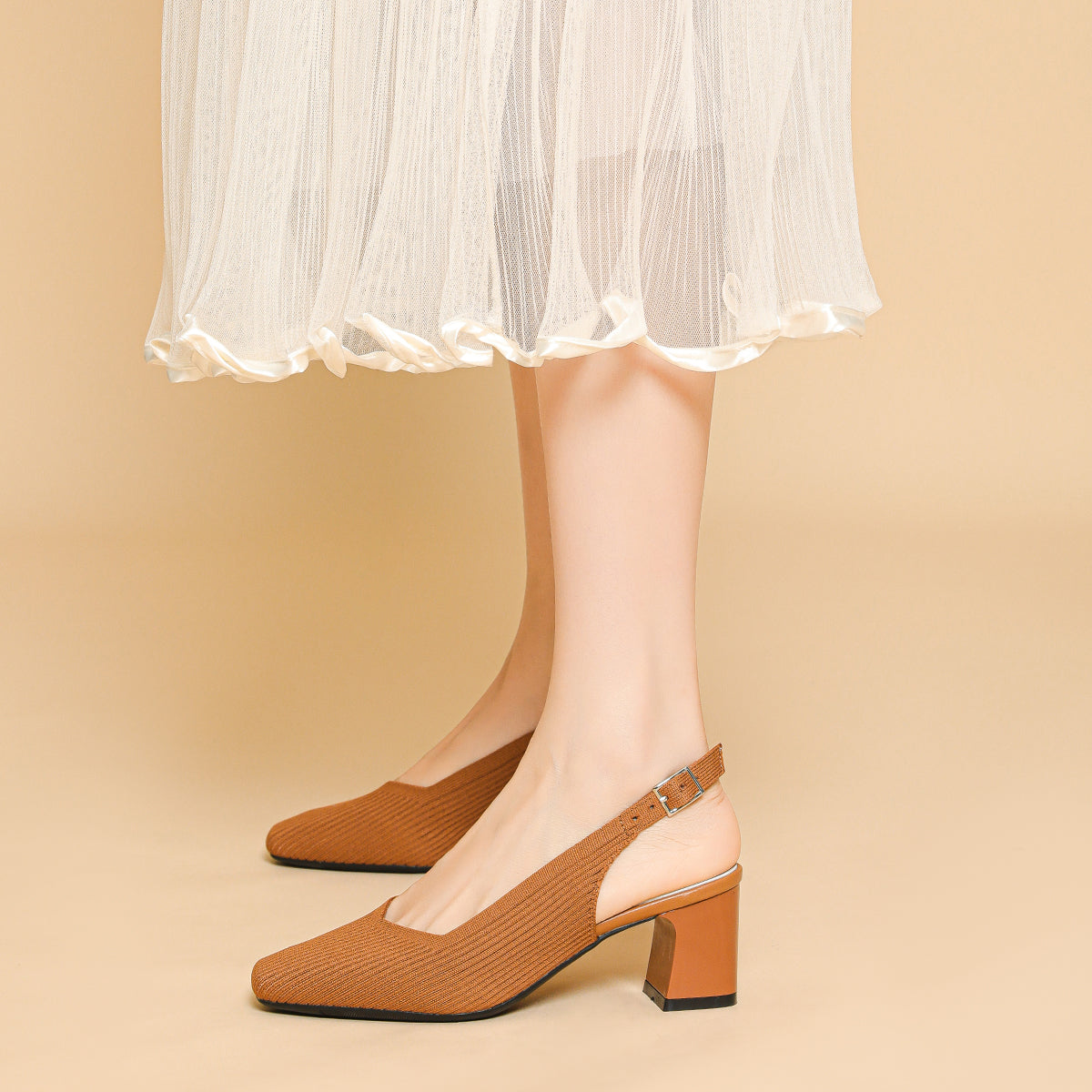 方頭後ろストラップ太ヒールサンダル（5.5cmヒール）