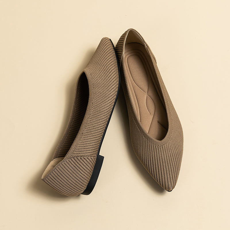 尖トゥ浅口フラットシューズ（カジュアルパンプス）