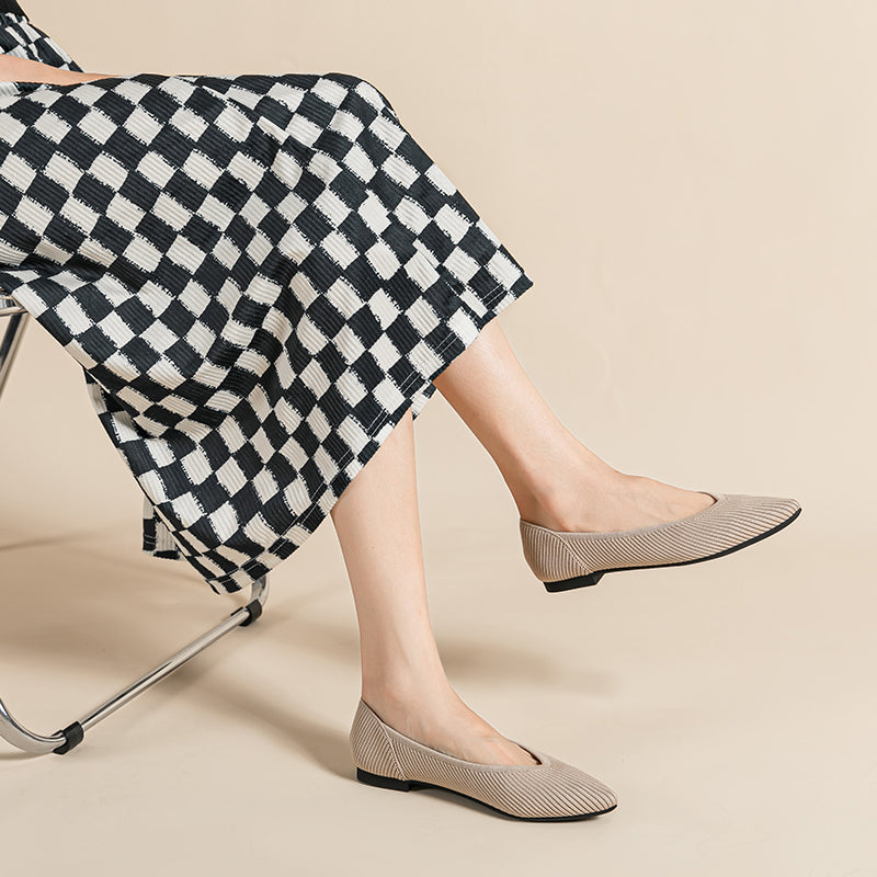 尖トゥ浅口フラットシューズ（カジュアルパンプス）