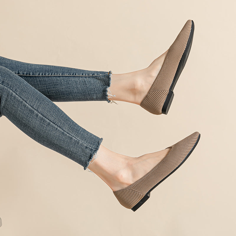 尖トゥ浅口フラットシューズ（カジュアルパンプス）