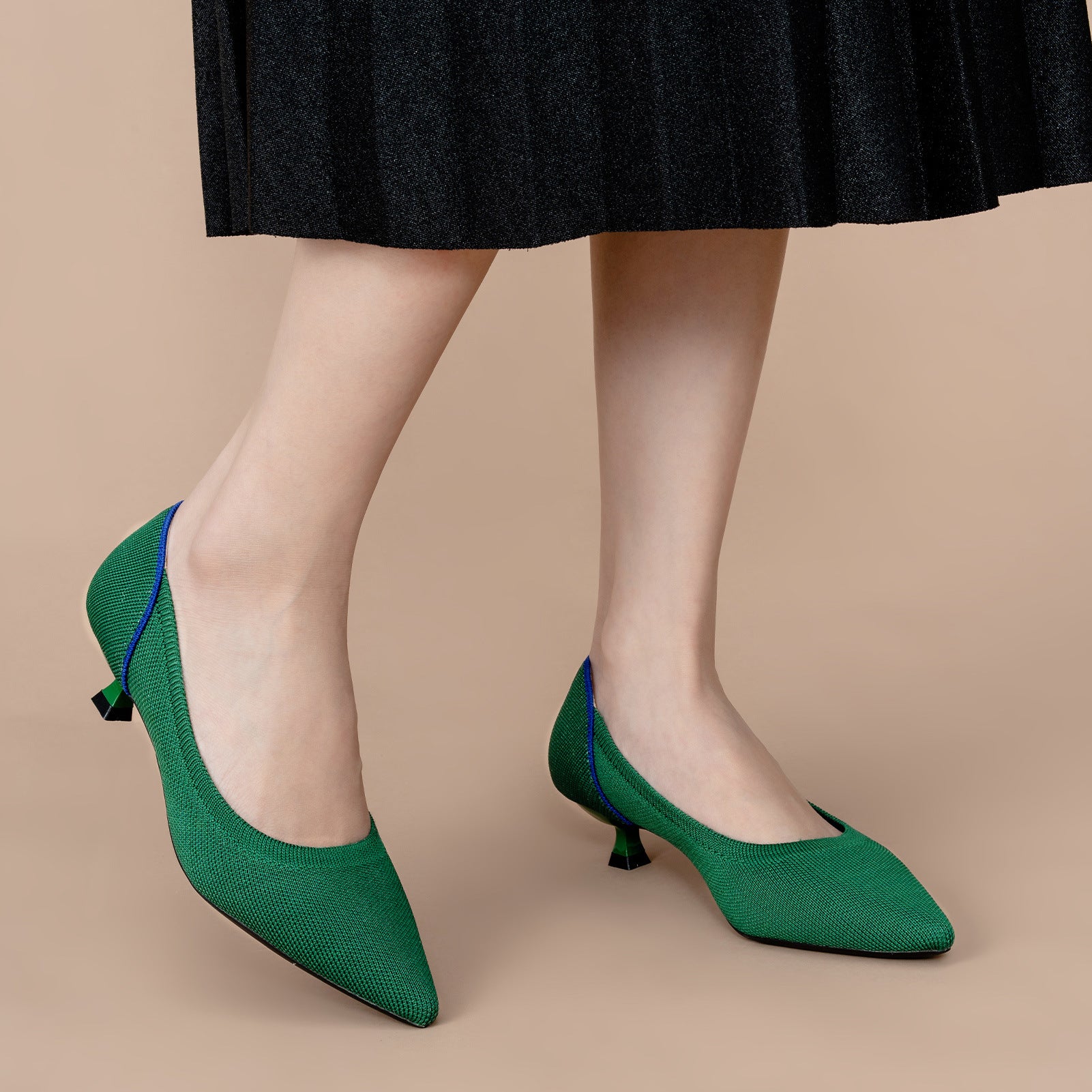 尖ったトゥの浅口プリンセスパンプス・ミドルハイヒール