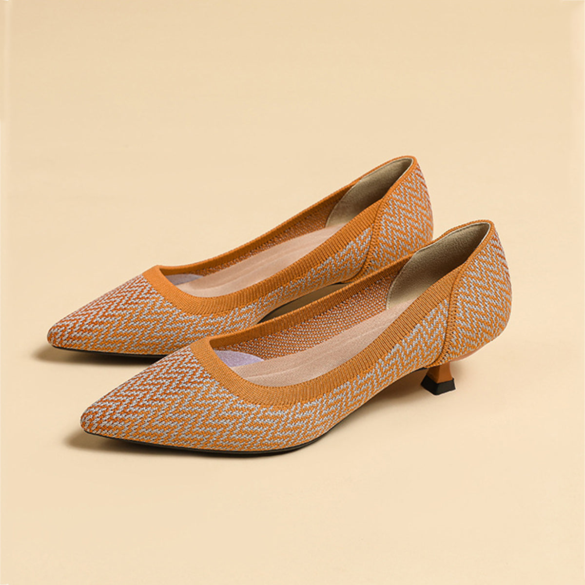 尖ったトゥの浅口プリンセスパンプス・ミドルハイヒール