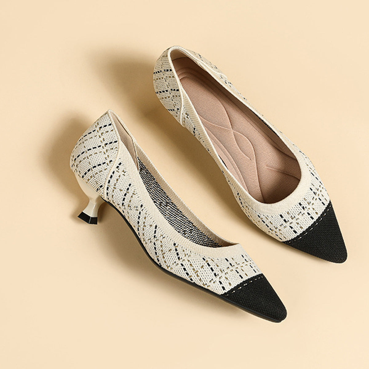 尖ったトゥの浅口プリンセスパンプス・ミドルハイヒール