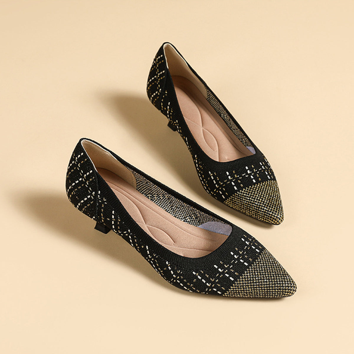 尖ったトゥの浅口プリンセスパンプス・ミドルハイヒール