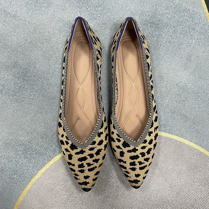 尖ったトゥの浅口フラットシューズ・シングルシューズ