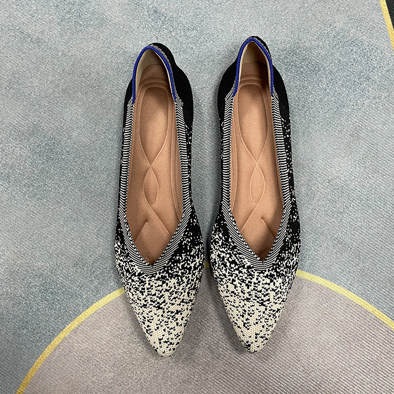 尖ったトゥの浅口フラットシューズ・シングルシューズ