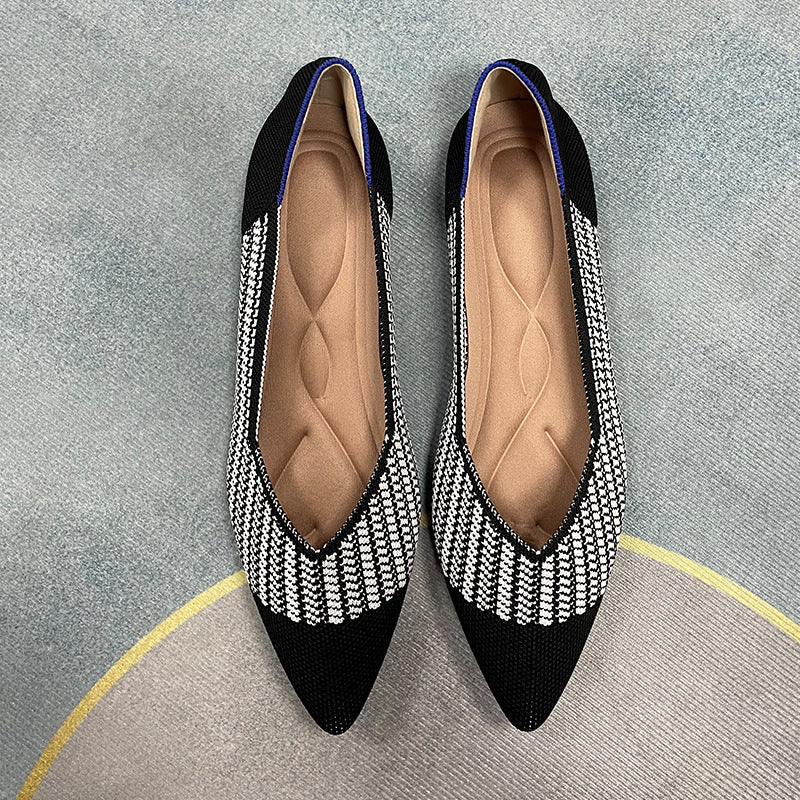 尖ったトゥの浅口フラットシューズ・シングルシューズ