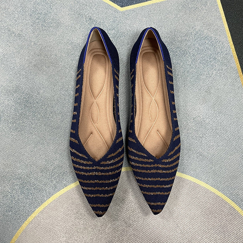 尖ったトゥの浅口フラットシューズ・シングルシューズ