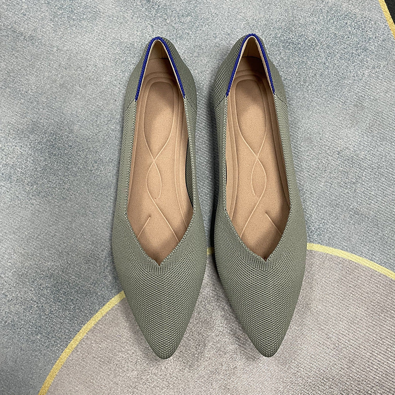 尖ったトゥの浅口フラットシューズ・シングルシューズ