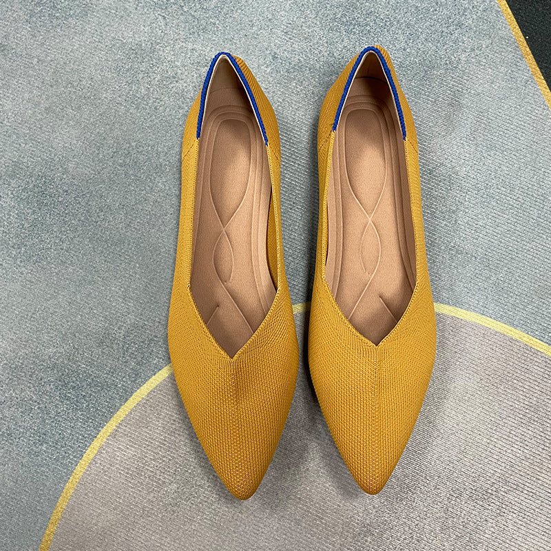 尖ったトゥの浅口フラットシューズ・シングルシューズ