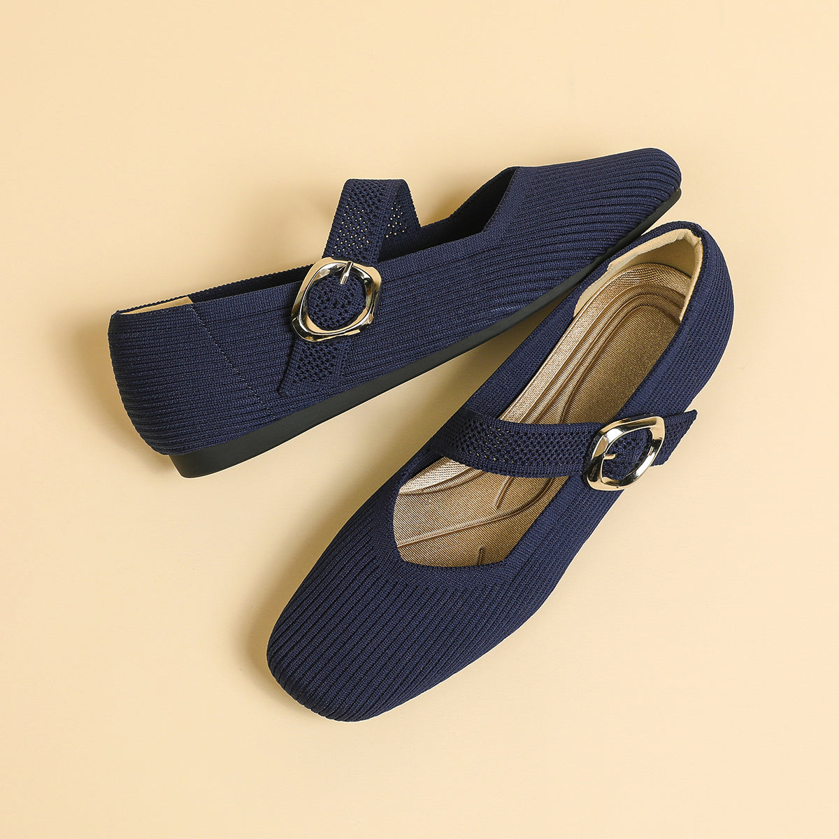 スクエアトゥ浅口ストラップ付きメリージェーンフラットシューズ